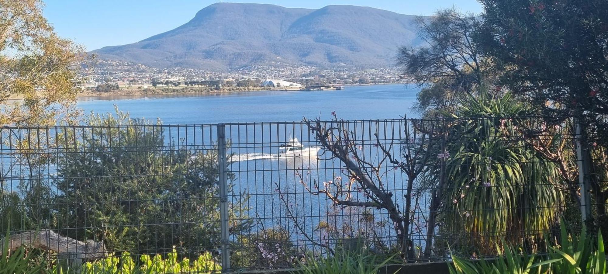Waterfront Abode - 2 Bedrooms Hobart Exterior photo